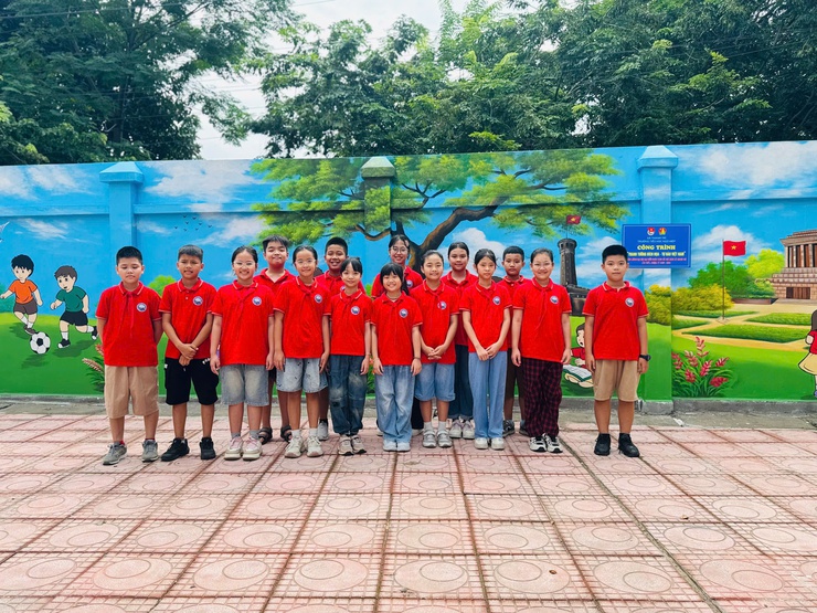 Gắn biển công trình thanh niên "Tranh tường bích họa - Tự hào Việt Nam" tại trường Tiểu học Ngũ Hiệp- Ảnh 4.