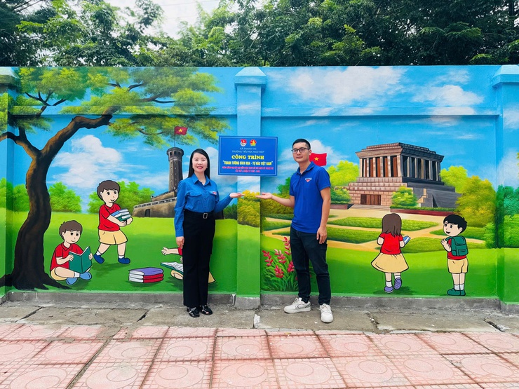 Gắn biển công trình thanh niên "Tranh tường bích họa - Tự hào Việt Nam" tại trường Tiểu học Ngũ Hiệp- Ảnh 9.
