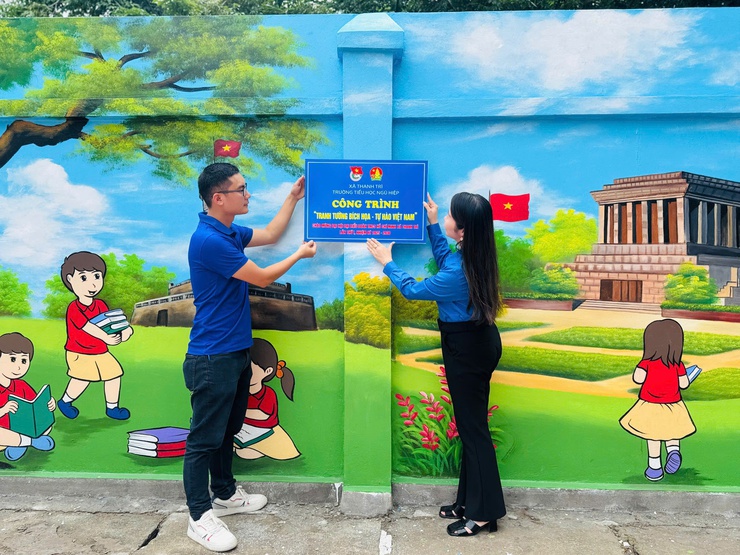 Gắn biển công trình thanh niên "Tranh tường bích họa - Tự hào Việt Nam" tại trường Tiểu học Ngũ Hiệp- Ảnh 7.
