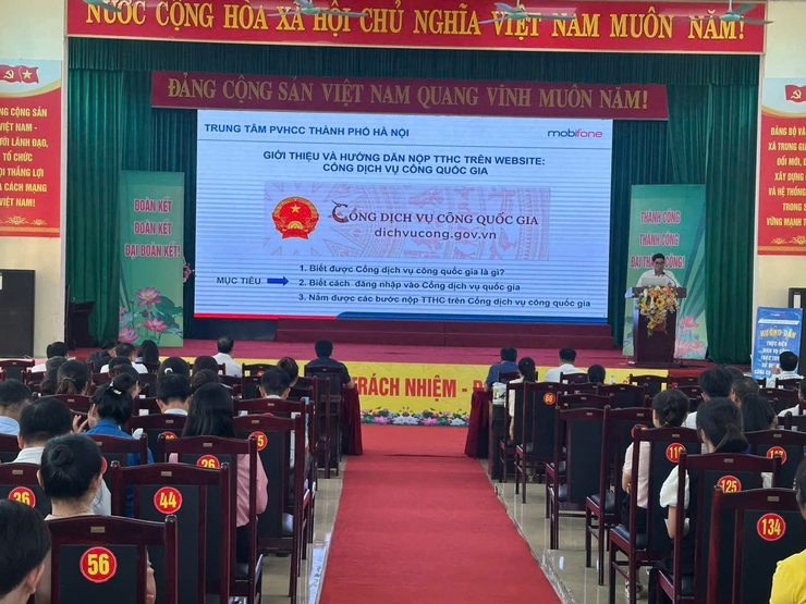 Xã Trung Giã: Hướng dẫn thực hiện dịch vụ công trực tuyến và sử dụng các công cụ AI, tiện ích công nghệ số- Ảnh 4.