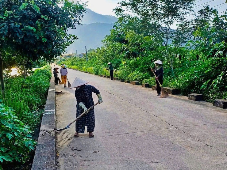 Các chi hội phụ nữ xã Yên Bài ra quân tổng vệ sinh môi trường chào mừng Đại hội Đại biểu Hội Liên hiệp Phụ nữ xã lần thứ I, nhiệm kỳ 2025 – 2030- Ảnh 4.