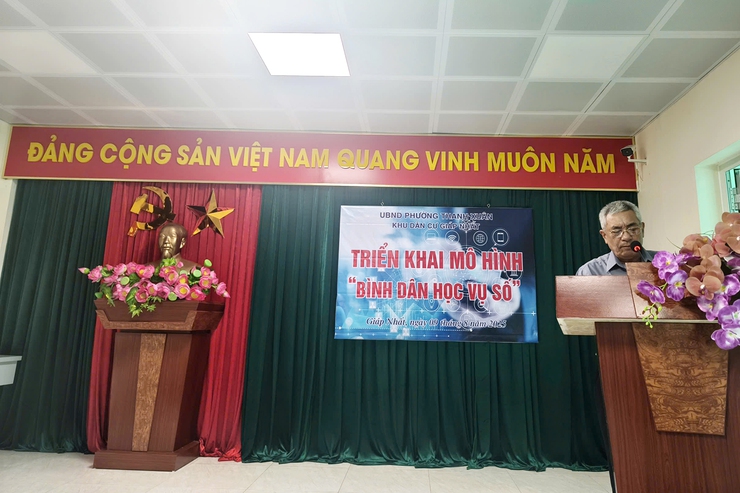 Hành trình chuyển đổi số của phường Thanh Xuân: “Cầm tay chỉ việc” để mọi người dân thành “công dân số”- Ảnh 1.