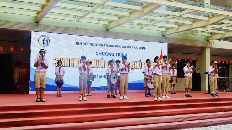 Trường THCS Thái Thịnh tổ chức sinh hoạt dưới cờ theo chủ điểm tháng 9 và ký cam kết giữa học sinh - gia đình và nhà trường- Ảnh 3.