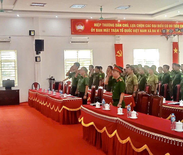 CÔNG AN XÃ BA VÌ TỔ CHỨC TẬP HUẤN NGHIỆP VỤ CHO LỰC LƯỢNG THAM GIA BẢO VỆ AN NINH, TRẬT TỰ CƠ SỞ NĂM 2025- Ảnh 1.