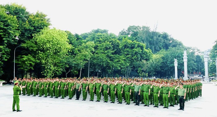 CÔNG AN 5 PHƯỜNG: Ô CHỢ DỪA, VĂN MIẾU QUỐC TỬ GIÁM, ĐỐNG ĐA, KIM LIÊN, LÁNG
KHAI MẠC LỚP TẬP HUẤN ĐIỀU LỆNH, QUÂN SỰ, VÕ THUẬT CAND NĂM 2025- Ảnh 2.