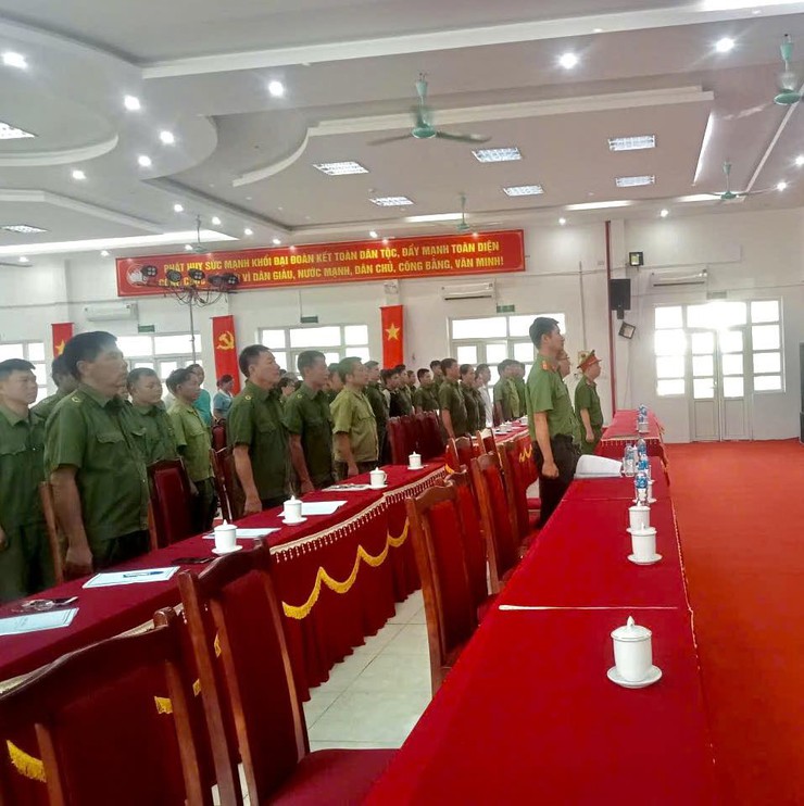 CÔNG AN XÃ BA VÌ TỔ CHỨC TẬP HUẤN NGHIỆP VỤ CHO LỰC LƯỢNG THAM GIA BẢO VỆ AN NINH, TRẬT TỰ CƠ SỞ NĂM 2025- Ảnh 2.
