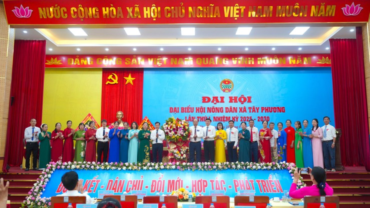 ĐẠI HỘI ĐẠI BIỂU HỘI NÔNG DÂN XÃ TÂY PHƯƠNG LẦN THỨ I, NHIỆM KỲ 2025-2030: ĐOÀN KẾT – DÂN CHỦ – ĐỔI MỚI – PHÁT TRIỂN- Ảnh 4.