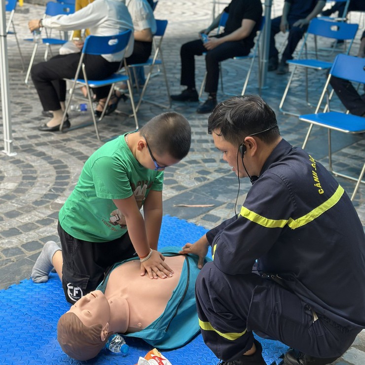 PHƯỜNG LÁNG: TUYÊN TRUYỀN, TRẢI NGHIỆM, THỰC HÀNH CHỮA CHÁY VÀ CỨU NẠN, CỨU HỘ- Ảnh 1.