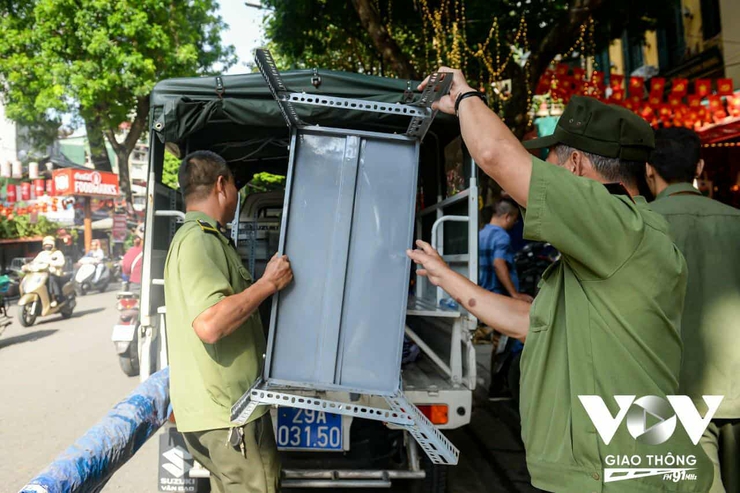 Phường Hoàn Kiếm (Hà Nội) quyết tâm lập lại trật tự đô thị, duy trì nếp sống văn minh- Ảnh 3.