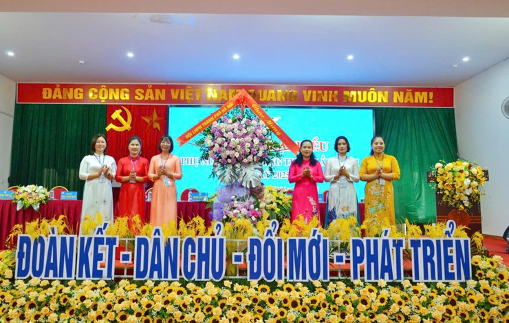 138 đại biểu dự Đại hội phụ nữ phường Tùng Thiện nhiệm kỳ 2025 - 2030- Ảnh 1.