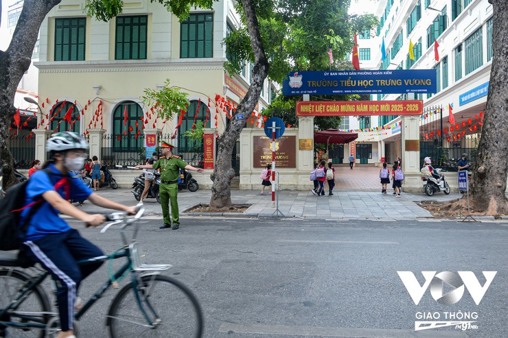 Phường Hoàn Kiếm (Hà Nội) quyết tâm lập lại trật tự đô thị, duy trì nếp sống văn minh- Ảnh 12.