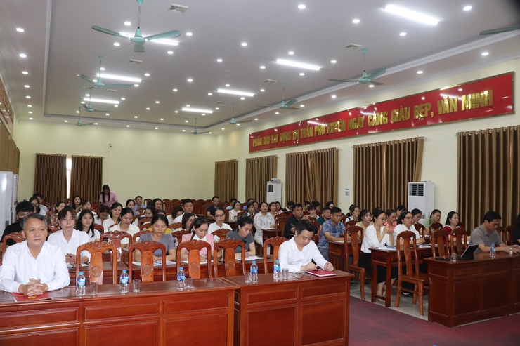 Trung tâm chính trị khu vực Phú Xuyên bồi dưỡng nhận thức về Đảng cho trên 70 quần chúng ưu tú- Ảnh 2.