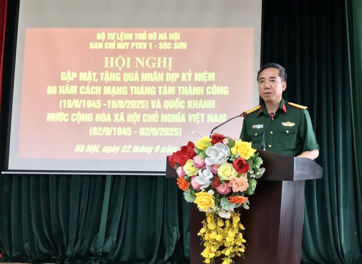 Ban chỉ huy phòng thủ Khu vực 1 - Sóc Sơn tổ chức hội nghị gặp mặt, tặng quà các gia đình có hoàn cảnh khó khăn nhân dịp 2/9- Ảnh 1.