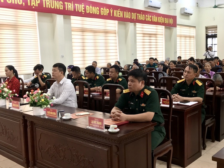 Ban chỉ huy phòng thủ Khu vực 1 - Sóc Sơn tổ chức hội nghị gặp mặt, tặng quà các gia đình có hoàn cảnh khó khăn nhân dịp 2/9- Ảnh 2.