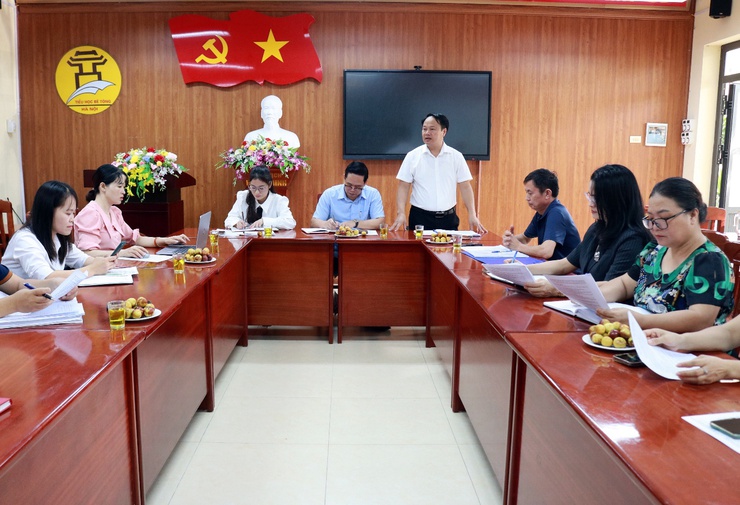 Đoàn Giám sát của Ban Văn hóa - xã hội HĐND xã Xuân Mai đã tổ chức giám sát công tác tuyển sinh đầu cấp năm học 2025 - 2026 tại trường trường Tiểu học Bê Tông- Ảnh 1.