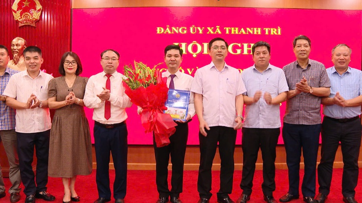 XÃ THANH TRÌ: TRAO QUYẾT ĐỊNH ĐIỀU ĐỘNG, TIẾP NHẬN VÀ BỔ NHIỆM CÁN BỘ QUẢN LÝ- Ảnh 4.