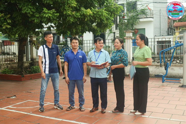 Đoàn số 3 kiểm tra, chấm điểm Cuộc thi “Giữ gìn thôn sáng, xanh, sạch, đẹp, an toàn” tháng 9/2025- Ảnh 1.