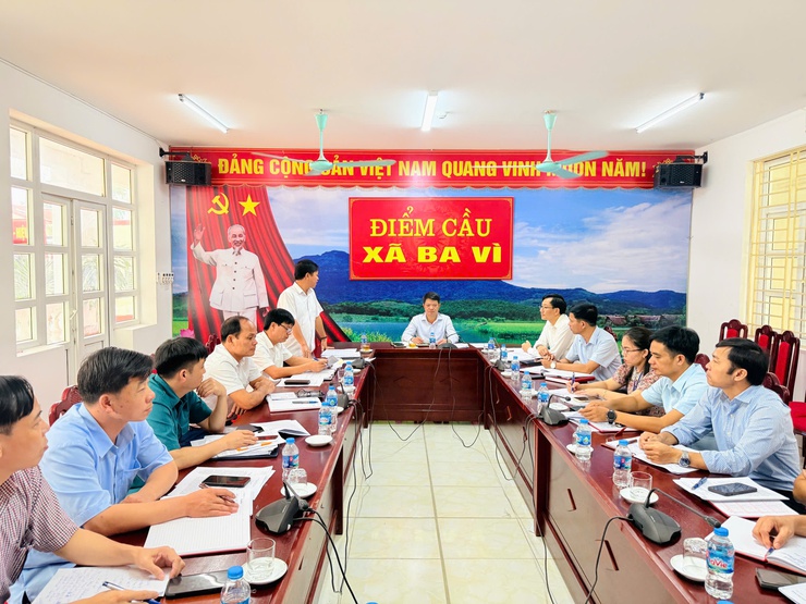 BAN THƯỜNG TRỰC ĐẢNG UỶ XÃ BA VÌ TỔ CHỨC HỘI NGHỊ BAN CHẤP HÀNH LẦN THỨ 2- Ảnh 3.