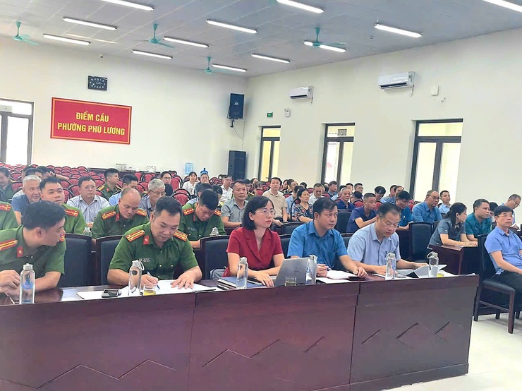 Phường Phú Lương dự hội nghị trực tuyến hướng dẫn kỹ thuật triển khai thực hiện chiến dịch làm giàu, làm sạch cơ sở dữ liệu quốc gia về đất đai.- Ảnh 2.