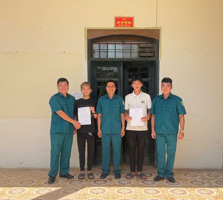 PHÁT HUY TRUYỀN THỐNG ANH HÙNG – THANH NIÊN XÃ VĨNH THANH HĂNG HÁI VIẾT ĐƠN TÌNH NGUYỆN LÊN ĐƯỜNG THỰC HIỆN NGHĨA VỤ QUÂN SỰ

- Ảnh 1.