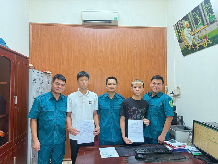 PHÁT HUY TRUYỀN THỐNG ANH HÙNG – THANH NIÊN XÃ VĨNH THANH HĂNG HÁI VIẾT ĐƠN TÌNH NGUYỆN LÊN ĐƯỜNG THỰC HIỆN NGHĨA VỤ QUÂN SỰ

- Ảnh 2.