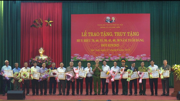 140 ĐẢNG VIÊN ĐẢNG BỘ XÃ SÓC SƠN ĐƯỢC TẶNG, TRUY TẶNG HUY HIỆU ĐẢNG ĐỢT 02/9/2025- Ảnh 3.