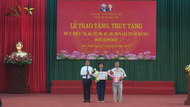 140 ĐẢNG VIÊN ĐẢNG BỘ XÃ SÓC SƠN ĐƯỢC TẶNG, TRUY TẶNG HUY HIỆU ĐẢNG ĐỢT 02/9/2025- Ảnh 6.