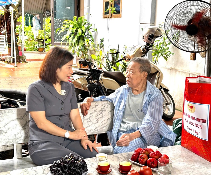 CHỦ TỊCH MTTQ VIỆT NAM XÃ SÓC SƠN THĂM, TẶNG QUÀ NGƯỜI CÓ CÔNG NHÂN KỶ NIỆM 80 NĂM CÁCH MẠNG THÁNG TÁM VÀ QUỐC KHÁNH 2/9- Ảnh 3.
