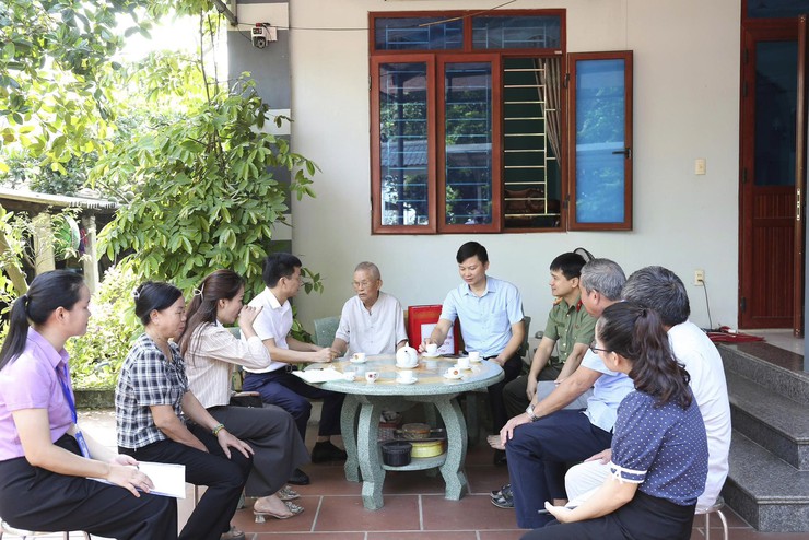 TUV, BÍ THƯ ĐẢNG ỦY, CHỦ TỊCH HĐND XÃ SÓC SƠN THĂM, TẶNG QUÀ GIA ĐÌNH NGƯỜI CÓ CÔNG NHÂN KỶ NIỆM 80 NĂM QUỐC KHÁNH 2/9- Ảnh 5.
