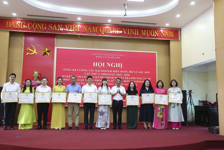 18 TẬP THỂ, 28 CÁ NHÂN ĐƯỢC KHEN THƯỞNG TRONG CÔNG TÁC PHỤC VỤ, CHUẨN BỊ ĐẠI HỘI ĐẠI BIỂU ĐẢNG BỘ XÃ SÓC SƠN LẦN THỨ I, NHIỆM KỲ 2025-2030- Ảnh 3.