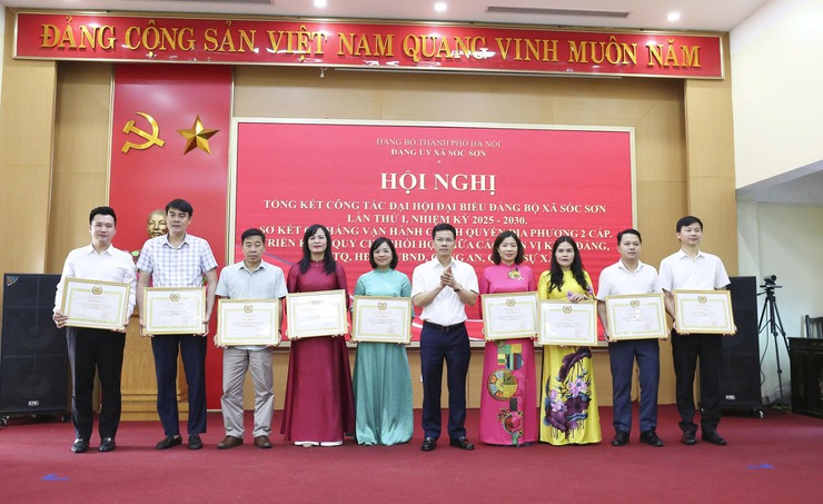 18 TẬP THỂ, 28 CÁ NHÂN ĐƯỢC KHEN THƯỞNG TRONG CÔNG TÁC PHỤC VỤ, CHUẨN BỊ ĐẠI HỘI ĐẠI BIỂU ĐẢNG BỘ XÃ SÓC SƠN LẦN THỨ I, NHIỆM KỲ 2025-2030- Ảnh 5.
