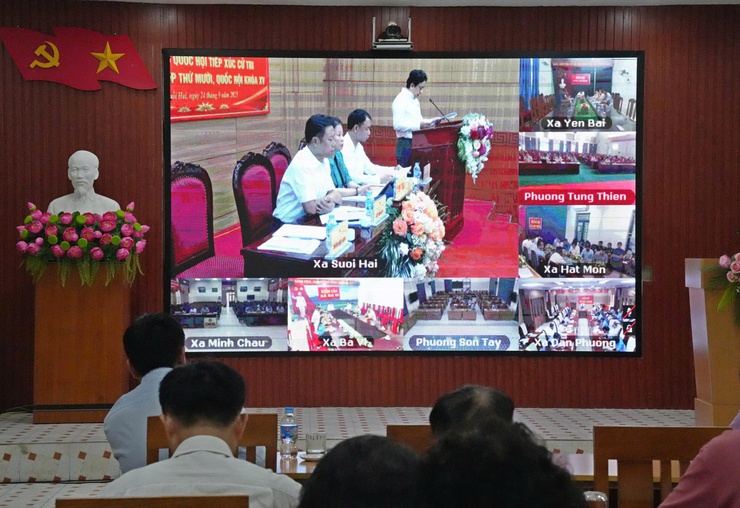 Tổ đại biểu đơn vị bầu cử số 7 TP Hà Nội tiếp xúc cử tri trước Kỳ họp thứ 10, Quốc hội khóa XV.- Ảnh 1.