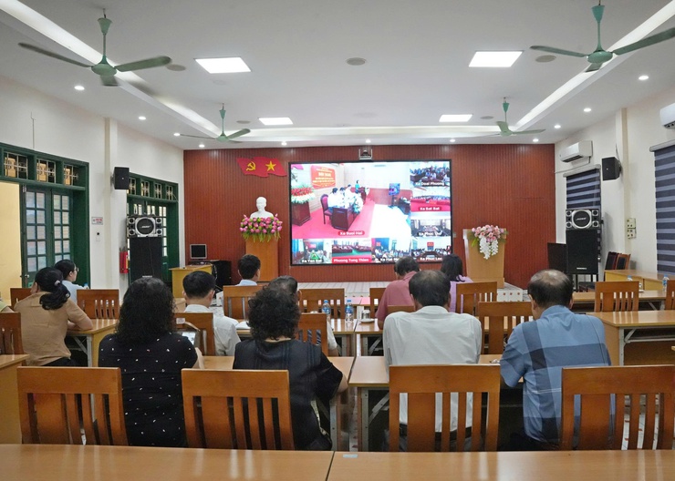 Tổ đại biểu đơn vị bầu cử số 7 TP Hà Nội tiếp xúc cử tri trước Kỳ họp thứ 10, Quốc hội khóa XV.- Ảnh 2.