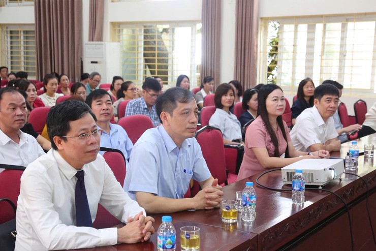 Khai giảng lớp bồi dưỡng LLCT và nghiệp vụ công tác Đảng cho cán bộ 4 phường Dương Nội, Kiến Hưng, Phú Lương, Yên Nghĩa- Ảnh 2.