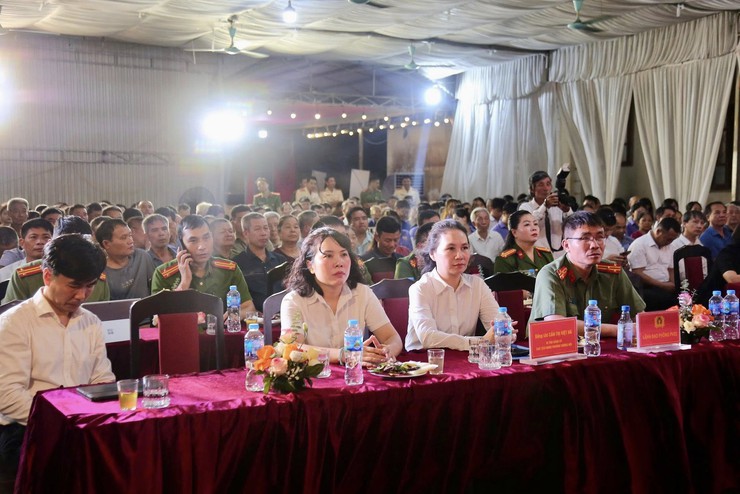 Công an phường Dương Nội triển khai mô hình giao ban công tác an ninh định kỳ tại các TDP, khu dân cư và tổ chức điểm giao ban tháng 9 tại TDP Quyết Tiến- Ảnh 1.
