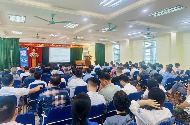 UBND PHƯỜNG YÊN NGHĨA TỔ CHỨC TẬP HUẤN HỖ TRỢ TỔ CHUYỂN ĐỔI SỐ CỘNG ĐỒNG THỰC HIỆN DỊCH VỤ CÔNG TRỰC TUYẾN, ỨNG DỤNG AI VÀ CÔNG NGHỆ SỐ TRONG GIẢI QUYẾT THỦ TỤC HÀNH CHÍNH- Ảnh 1.