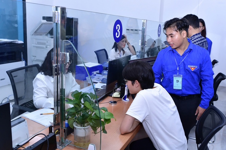 Từ Kiosk dịch vụ công đến “văn phòng lưu động”: Hà Nội đa dạng mô hình phục vụ giải quyết thủ tục hành chính- Ảnh 2.