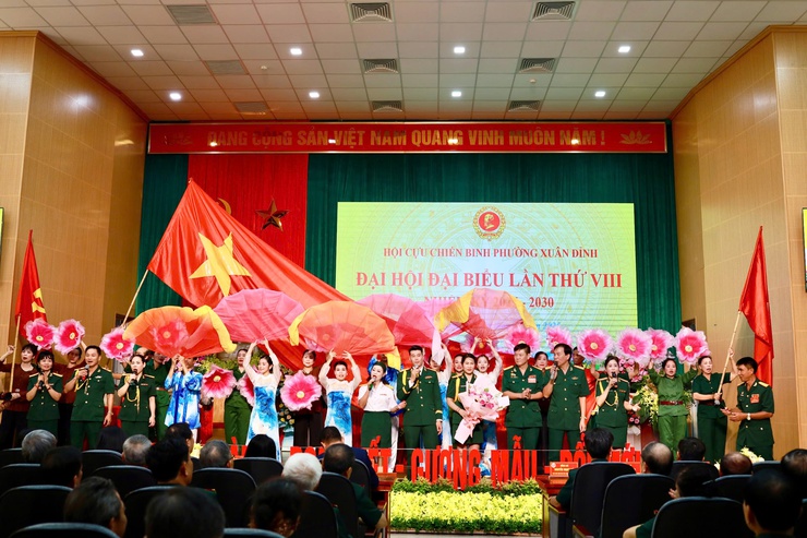 Hội Cựu chiến binh phường Xuân Đỉnh: Phát huy truyền thống “Trung thành – Đoàn kết – Gương mẫu – Đổi mới”- Ảnh 3.