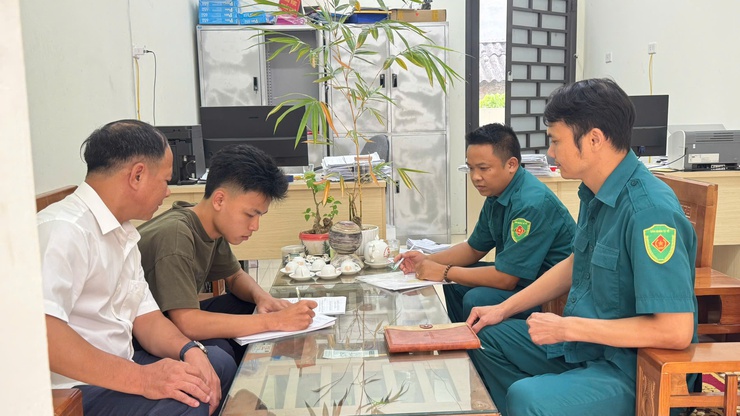 Sôi nổi phong trào tình nguyện nhập ngũ ở Tam Hưng- Ảnh 1.