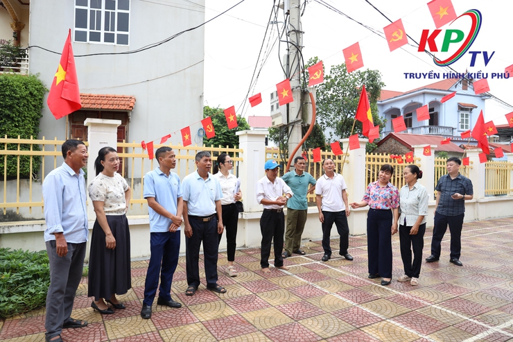 Xã Kiều Phú chính thức khởi động lại công tác kiểm tra, chấm điểm Cuộc thi “Giữ gìn đường làng, ngõ xóm, Thôn Sáng - xanh - sạch - đẹp và an toàn” năm 2025- Ảnh 4.