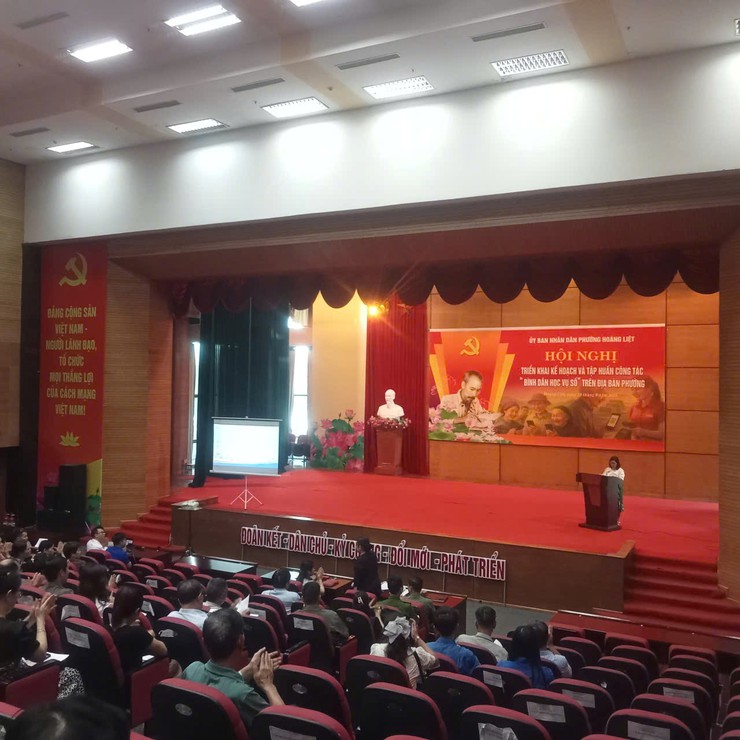 Phường Hoàng Liệt tổ chức hội nghị triển khai kế hoạch và tập huấn công tác “Bình dân học vụ số” trên địa bàn phường Hoàng Liệt- Ảnh 1.