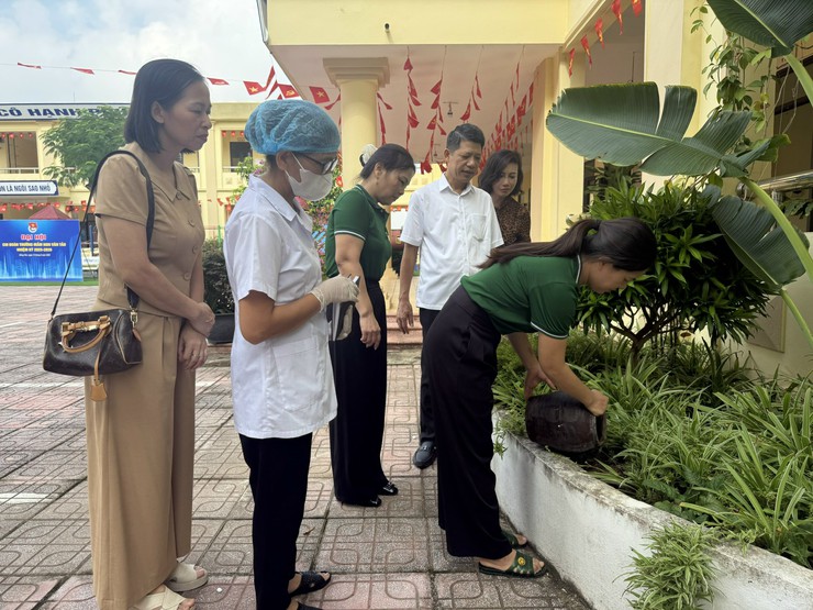Chủ động các biện pháp vệ sinh môi trường và phòng chống dịch bệnh trước, trong và sau mùa mưa bão- Ảnh 2.