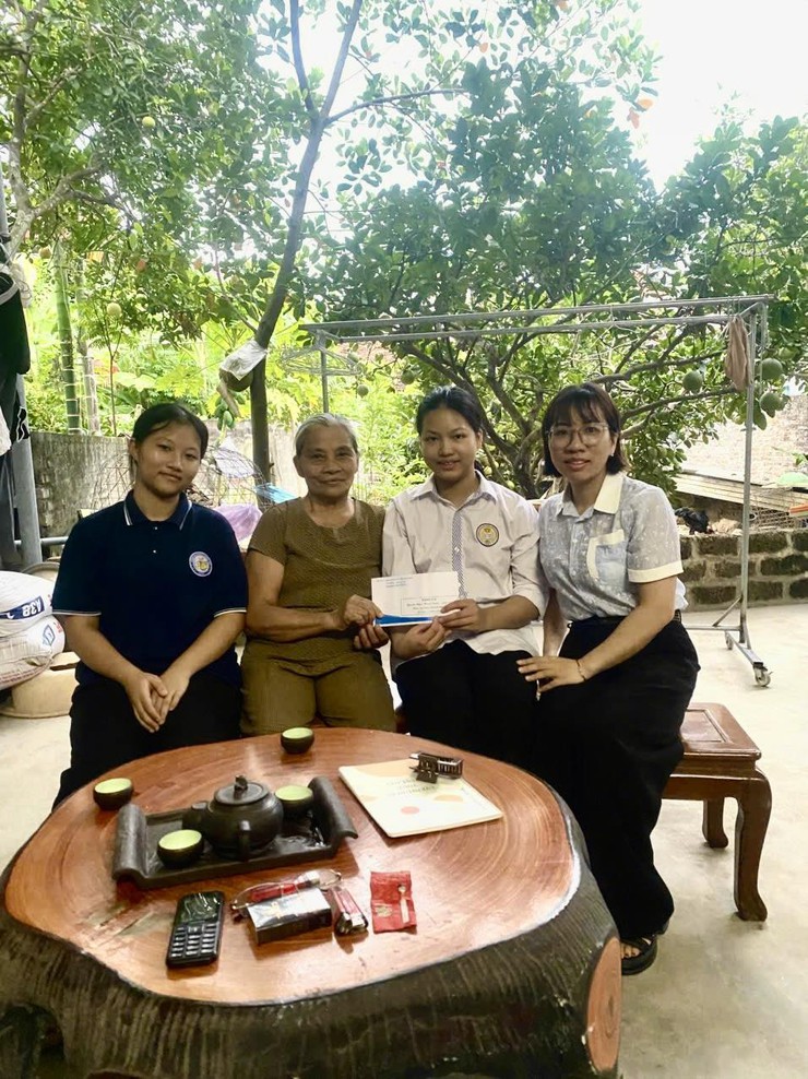 “Tiếp bước bạn đến trường”, Hành trình yêu thương lan tỏa từ mái trường THCS Nguyễn Thượng Hiền, xã Vân Đình, TP Hà Nội
- Ảnh 4.