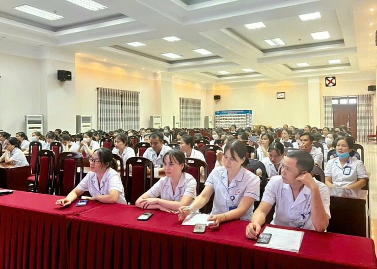 BVĐK Vân Đình tập huấn hướng dẫn lấy máu, bảo quản và vận chuyển bệnh phẩm xét nghiệm- Ảnh 1.
