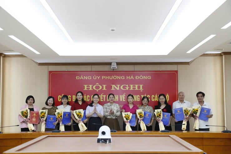 Đảng ủy phường Hà Đông tổ chức hội nghị công bố các Quyết định về công tác cán bộ- Ảnh 3.