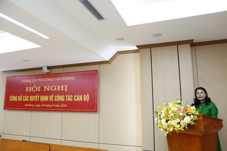 Đảng ủy phường Hà Đông tổ chức hội nghị công bố các Quyết định về công tác cán bộ- Ảnh 4.