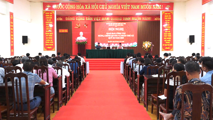 HỘI NGHỊ GIAO BAN CÔNG TÁC ĐẢNG, CHÍNH QUYỀN VÀ ĐOÀN THỂ QUÝ III NĂM 2025- Ảnh 1.