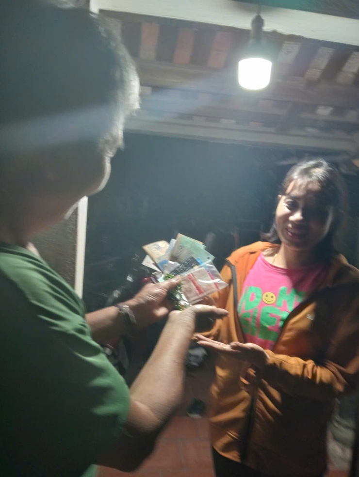 Nhặt được của rơi trả người đánh mất- Ảnh 1.