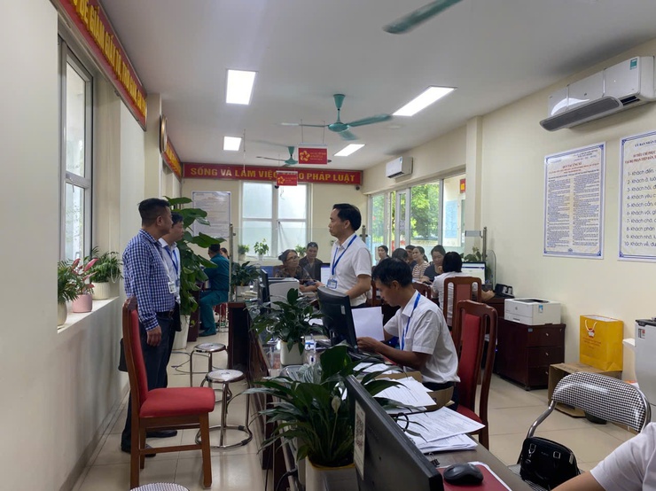 Ban Văn hóa – Xã hội Hội đồng nhân dân phường khảo sát công tác vận hành và hoạt động của điểm phục vụ hành chính công- Ảnh 4.