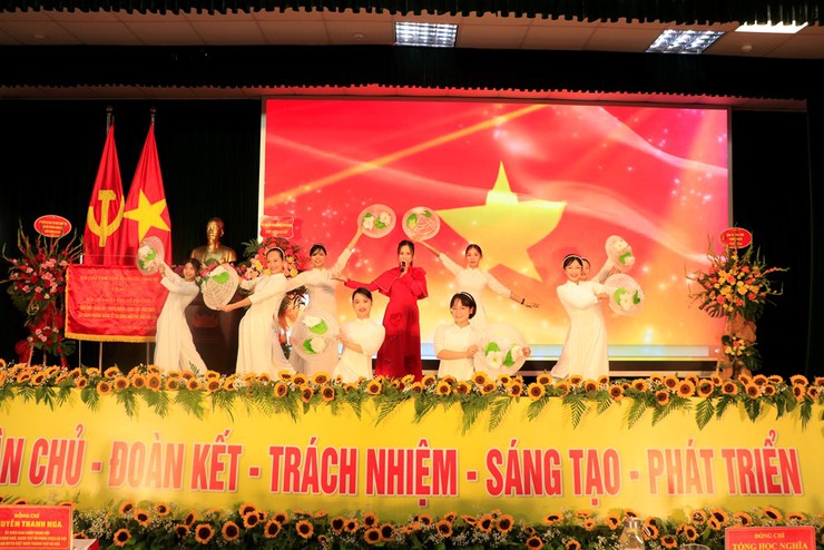 Hội Liên hiệp phụ nữ phường  quyết tâm xây dựng tổ chức Hội thực sự vững mạnh trong nhiệm kỳ mới

- Ảnh 9.